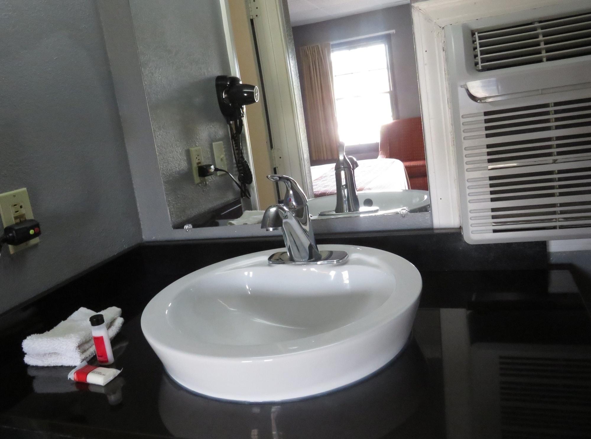 ทราเวลลอดจ์ บาย วินด์แฮม วอลเตอร์โบโร Hotel วอเทอร์โบโร ภายนอก รูปภาพ
